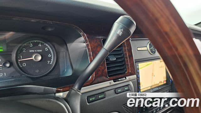 Lincoln 타운카 4.6L V8, 2008 9