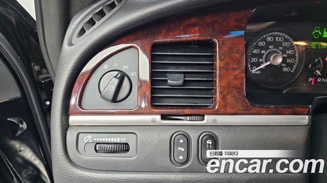 Lincoln 타운카 4.6L V8, 2008 13