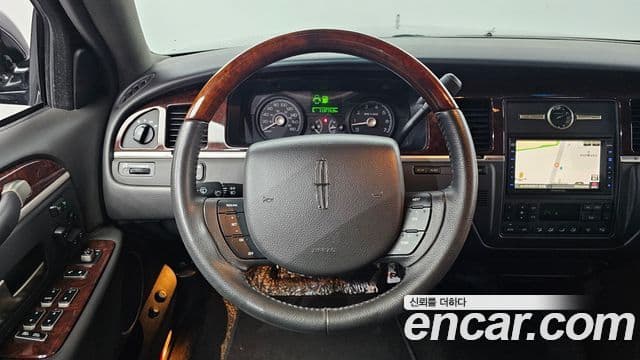 Lincoln 타운카 4.6L V8, 2008 14