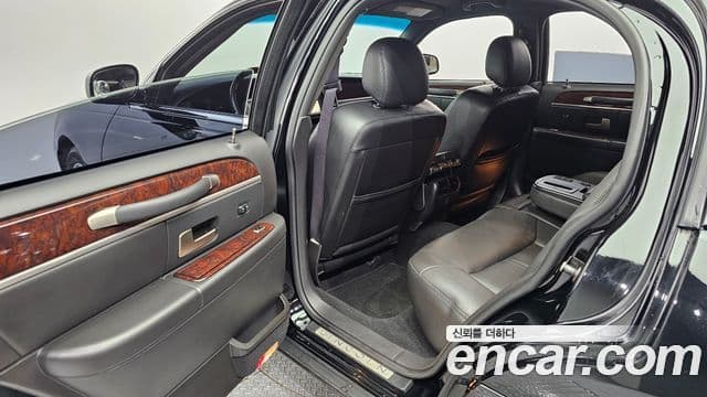 Lincoln 타운카 4.6L V8, 2008 18