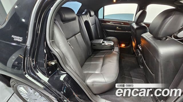 Lincoln 타운카 4.6L V8, 2008 19