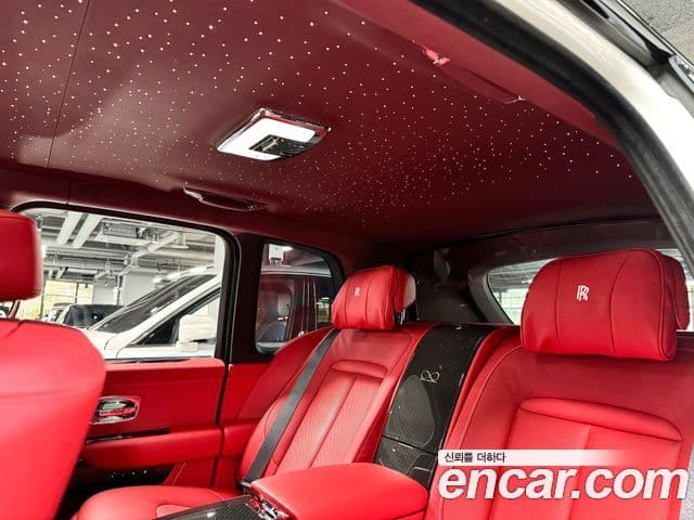 Rolls-Royce Cullinan 6.7 V12 чёрный эмблема, badge, 2023 8