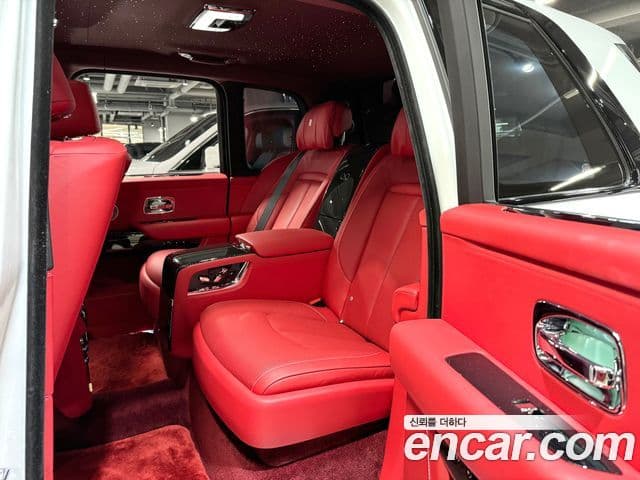 Rolls-Royce Cullinan 6.7 V12 чёрный эмблема, badge, 2023 12