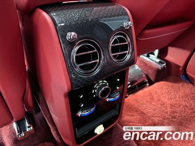 Rolls-Royce Cullinan 6.7 V12 чёрный эмблема, badge, 2023 13