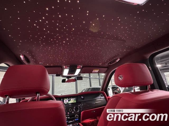 Rolls-Royce Cullinan 6.7 V12 чёрный эмблема, badge, 2023 14