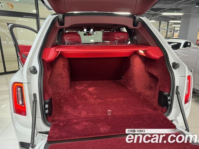 Rolls-Royce Cullinan 6.7 V12 чёрный эмблема, badge, 2023 15