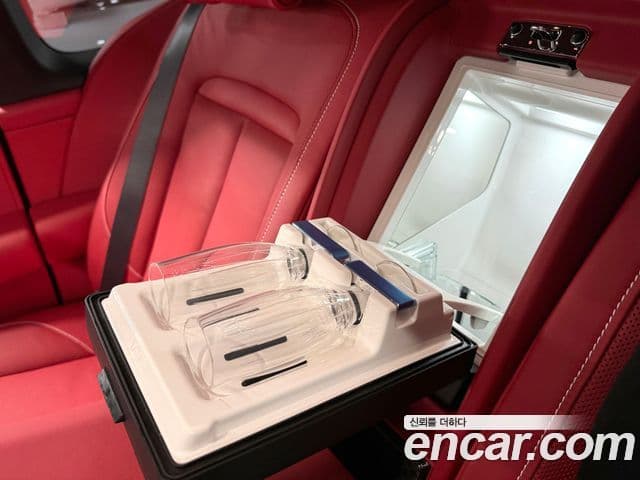 Rolls-Royce Cullinan 6.7 V12 чёрный эмблема, badge, 2023 17