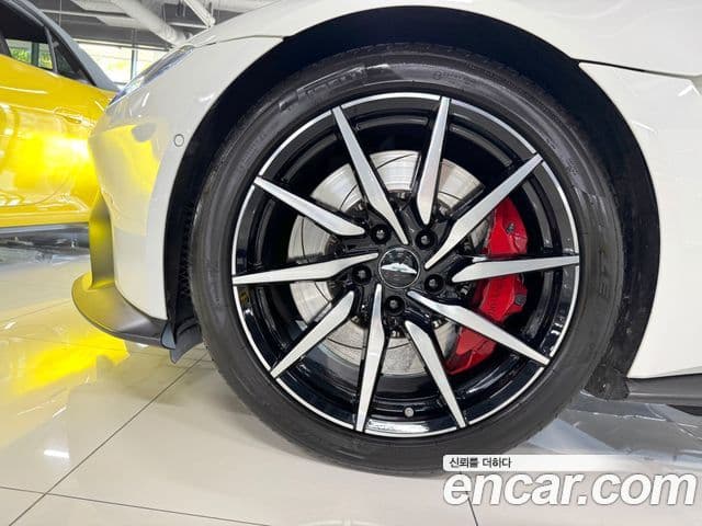 Aston Martin 밴티지 2세대 4.0 V8 купе, 2019 12