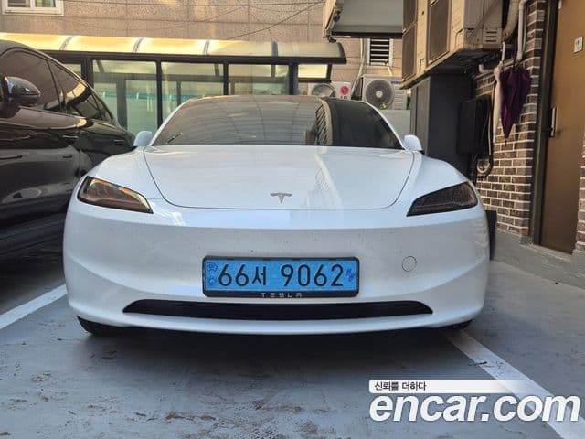 Tesla модель 3, 2024 2