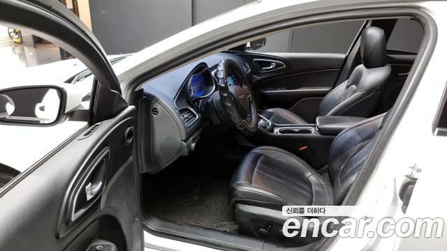 크라이슬러 200 2세대 2.4 Limited, 2015 10