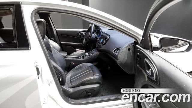 크라이슬러 200 2세대 2.4 Limited, 2015 11