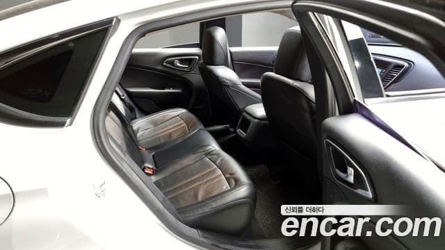 크라이슬러 200 2세대 2.4 Limited, 2015 12