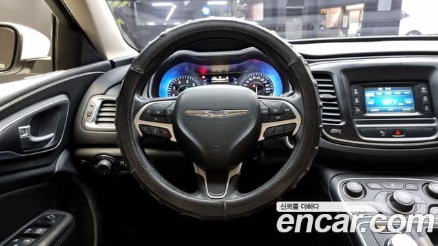 크라이슬러 200 2세대 2.4 Limited, 2015 13