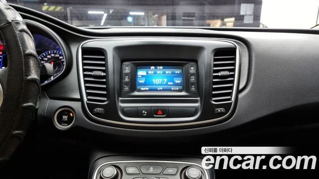 크라이슬러 200 2세대 2.4 Limited, 2015 14