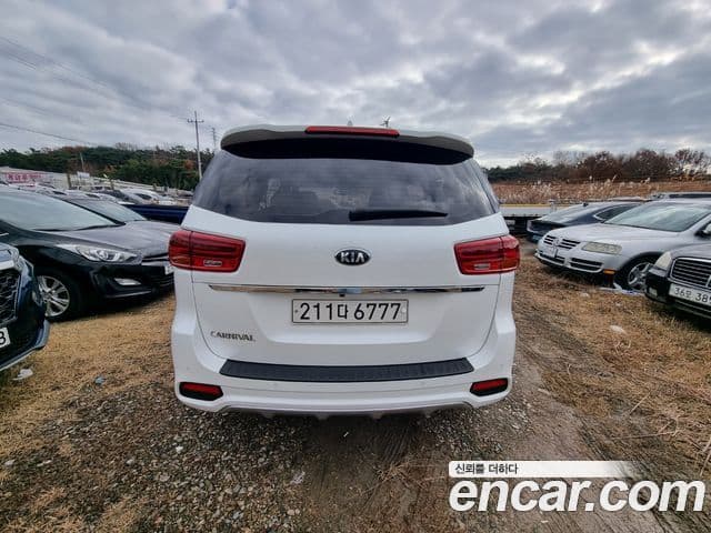 Kia The / новый New Carnival Luxury, 2019 все фото