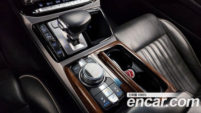 Genesis EQ900 Prestige, 2017 9