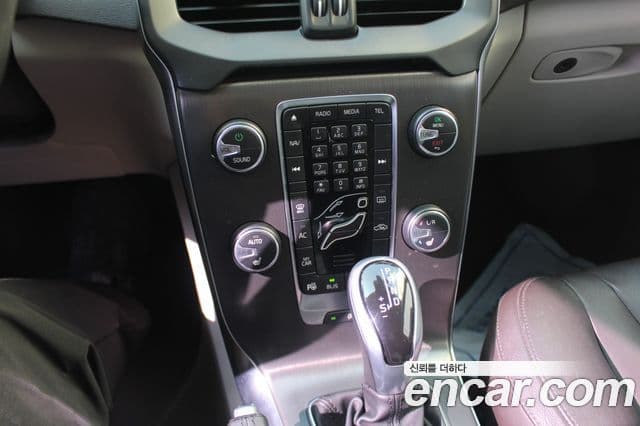 Volvo V40 2세대, 2015 8