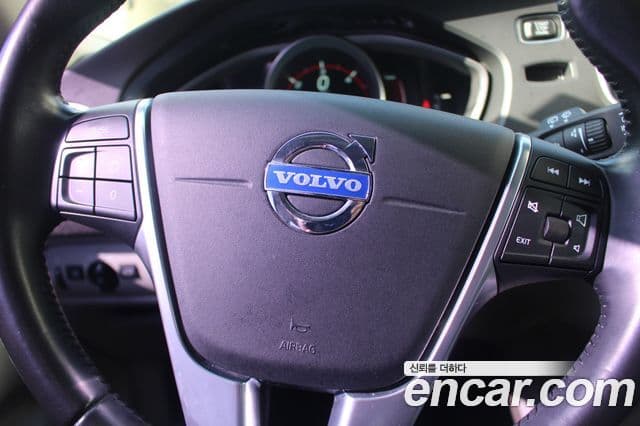 Volvo V40 2세대, 2015 9