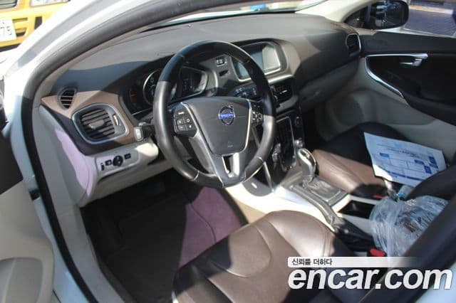 Volvo V40 2세대, 2015 10