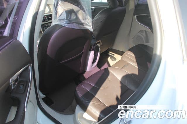 Volvo V40 2세대, 2015 12