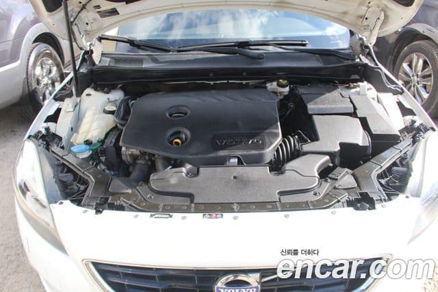 Volvo V40 2세대, 2015 13