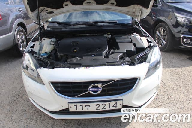 Volvo V40 2세대, 2015 14