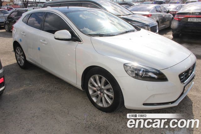Volvo V40 2세대, 2015 15
