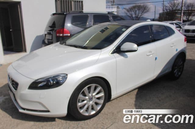 Volvo V40 2세대, 2015 16