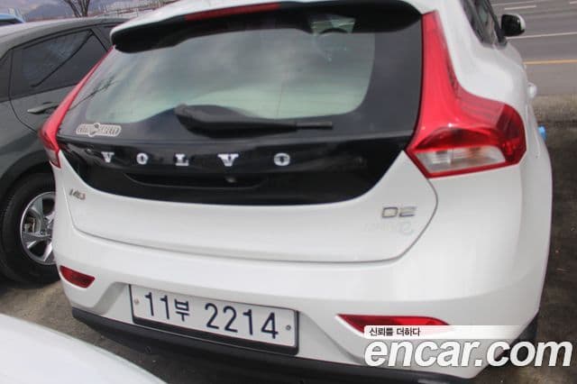 Volvo V40 2세대, 2015 17