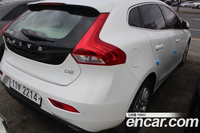 Volvo V40 2세대, 2015 18