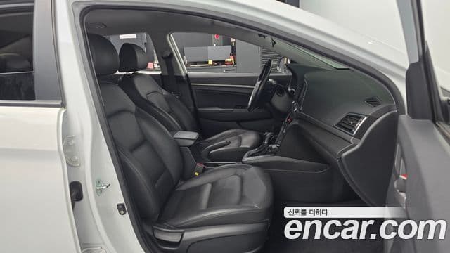 Hyundai Avante AD 1.6 e-VGT Smart, 2016 10