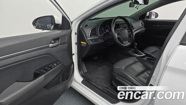 Hyundai Avante AD 1.6 e-VGT Smart, 2016 11