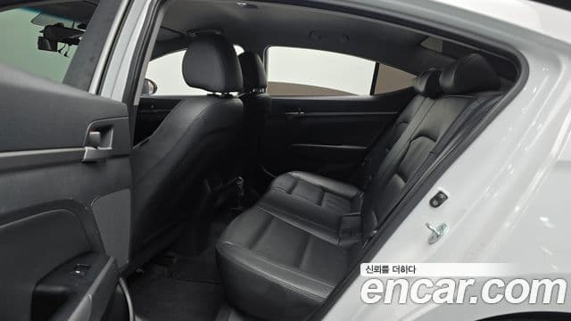 Hyundai Avante AD 1.6 e-VGT Smart, 2016 13