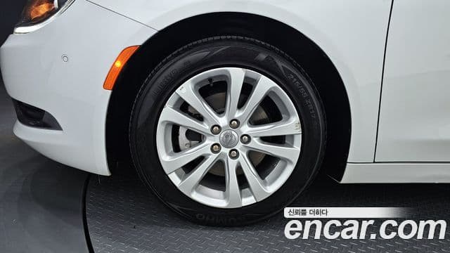 크라이슬러 200 2세대 2.4 Limited, 2015 все фото