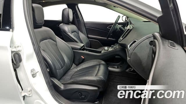 크라이슬러 200 2세대 2.4 Limited, 2015 10