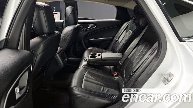 크라이슬러 200 2세대 2.4 Limited, 2015 12