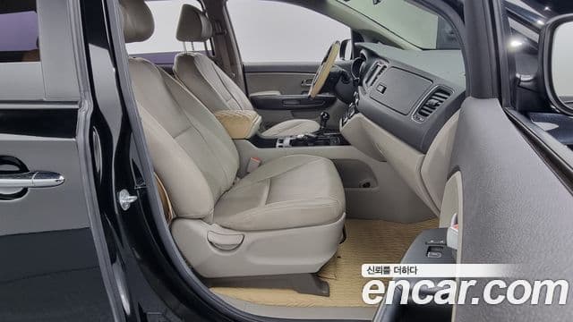 Kia All New Carnival Luxury, 2016 10
