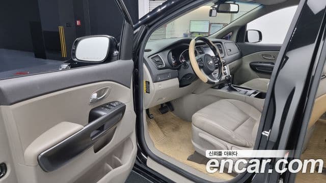 Kia All New Carnival Luxury, 2016 11