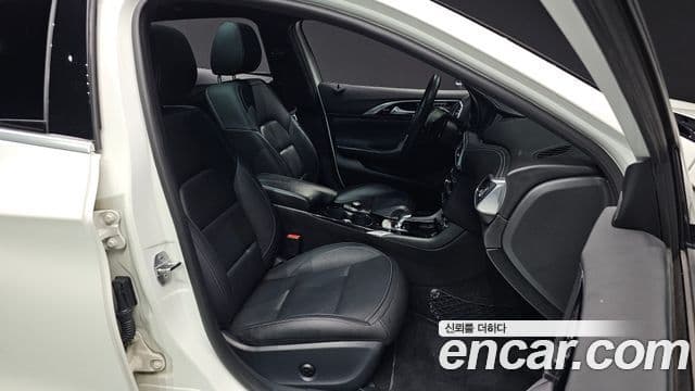 Infiniti Q30 2.0 Essential, 2019 10