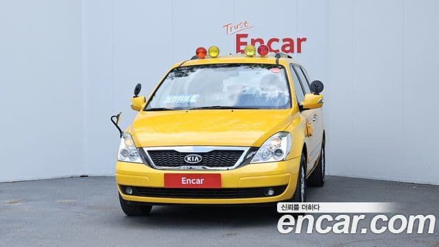 Kia Carnival R Children Escort Vehicle, 2012 3