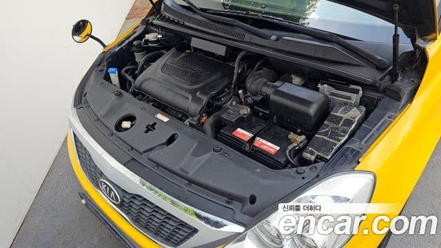 Kia Carnival R Children Escort Vehicle, 2012 6
