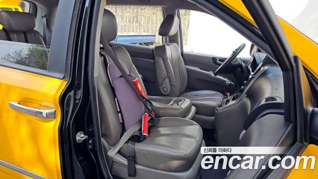 Kia Carnival R Children Escort Vehicle, 2012 10