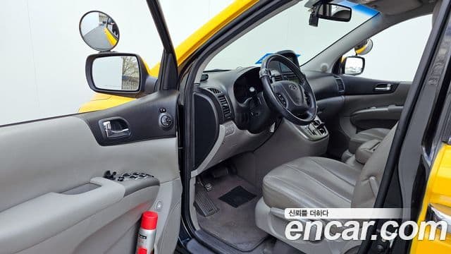 Kia Carnival R Children Escort Vehicle, 2012 11