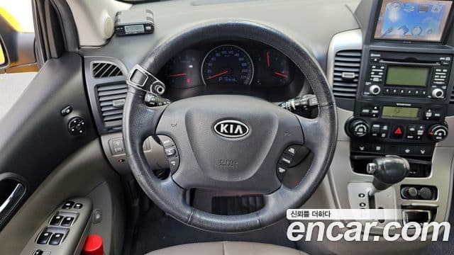 Kia Carnival R Children Escort Vehicle, 2012 13