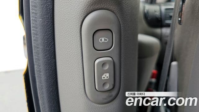 Kia Carnival R Children Escort Vehicle, 2012 14