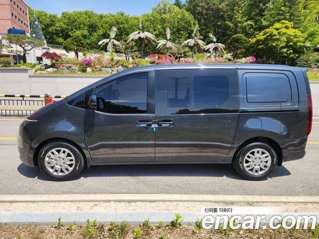 Hyundai Staria Modern, 2023 4