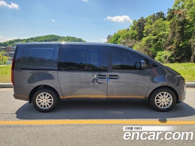 Hyundai Staria Modern, 2023 8