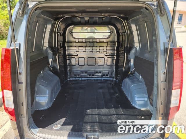 Hyundai Staria Modern, 2023 9