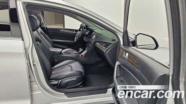 Hyundai LF Sonata 2.0 Smart, 2015 10