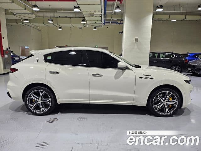Maserati Levante 3.0 S AWD Modena, 2023 3